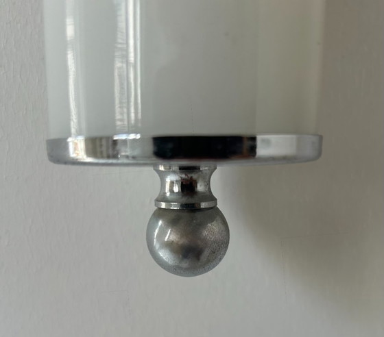 Image 1 of Wandlamp in verchroomd metaal en opaline, Frankrijk 1970