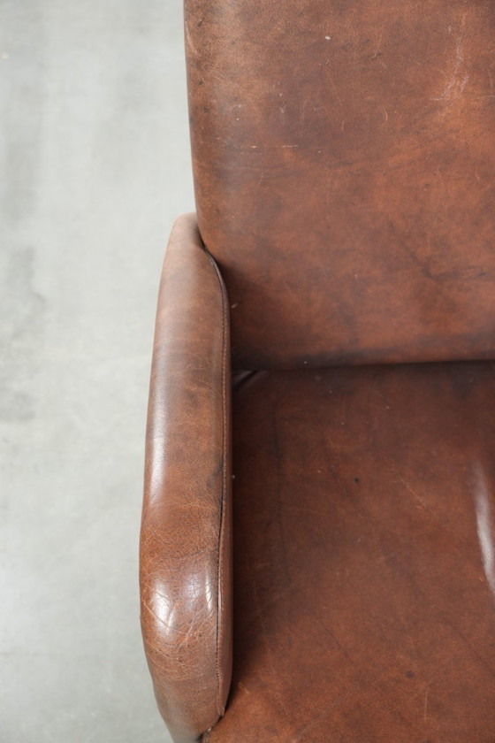 Image 1 of 2 x Mooi afgewerkte eetkamerstoel/ bijzetstoel met armleuningen gemaakt van rundleer