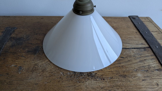 Image 1 of Deux suspensions identiques, abat-jour en verre opalin blanc, années 1920/1930