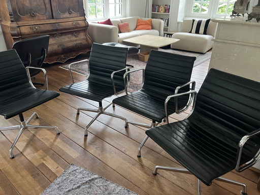 Chaise de conférence Vitra Eames EA 108 Hopsak, lot de 4 (4 pièces)