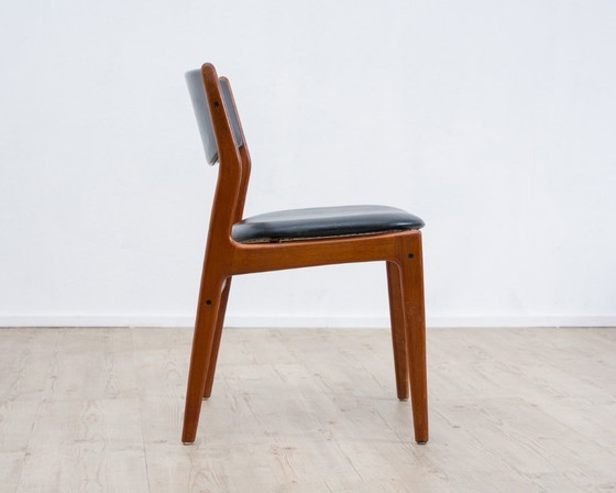 Image 1 of Een Deense eetkamerstoel. Teakhout, kunstleer. Fabrikant: Glostrup