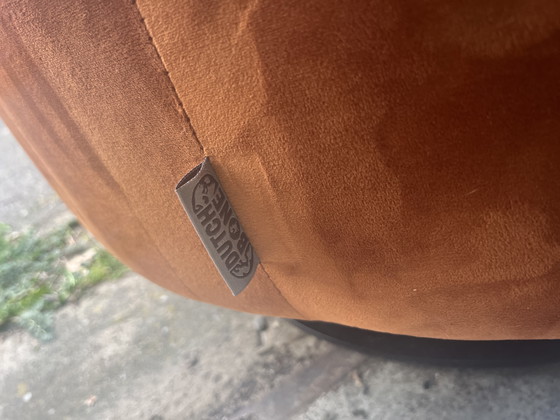 Image 1 of Stile retrò chic: splendido set di poltrone "a fiore" in velluto arancione di Dutchbone.