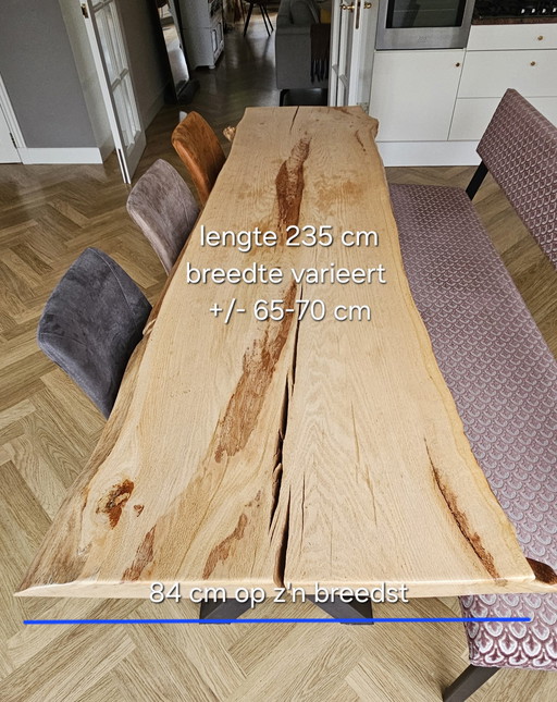 Tavolo a forma di tronco d'albero