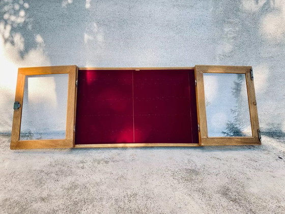 Image 1 of Vetrina da parete in legno con anta in vetro