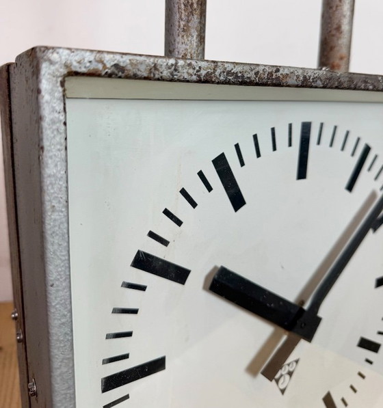Image 1 of Graue industriell anmutende Wanduhr aus Ostdeutschland von GW, 1960er Jahre