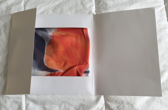 Image 1 of Carré de mousseline de soie Christian Martin signé neuf dans sa pochette d'origine peint à la main