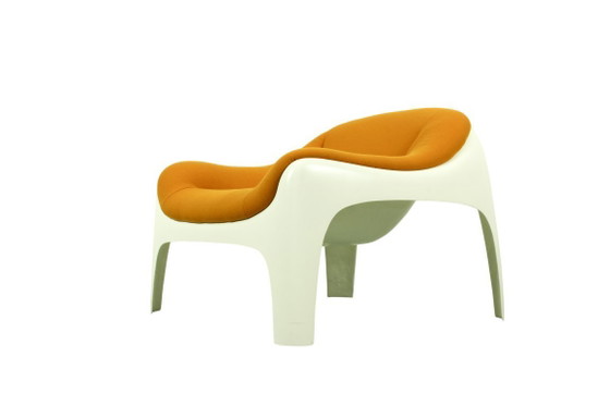 Image 1 of Exclusiva tumbona de fibra de vidrio de la era espacial diseñada por Sergio Mazza para Artemide.