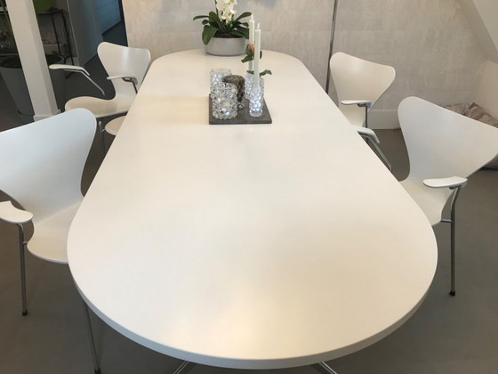 4x Butterfly Chair with armrest and 1 stool - Arne Jacobsen – Fritz Hansen, Dining chairs, Metal, Wood (photo 2 of 10)
