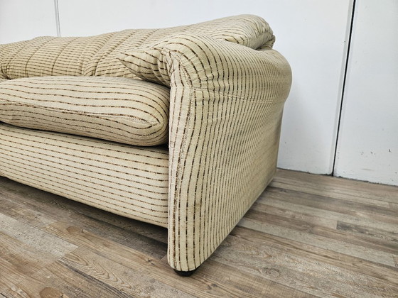 Maralunga driezitsbank van Vico Magistretti uit de jaren 70. – Cassina, 3-5 zitsbanken, Textile, Klassiek (photo 12 of 20)