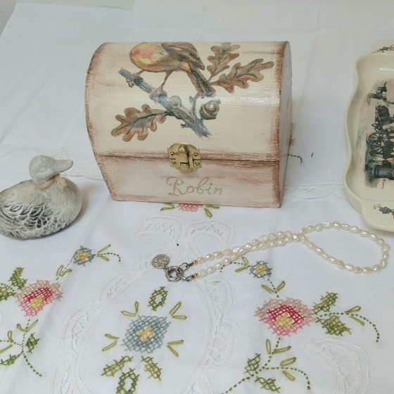 Image 1 of Portagioie in legno dipinto a mano con motivo pettirosso, scatola portagioie in stile vintage.