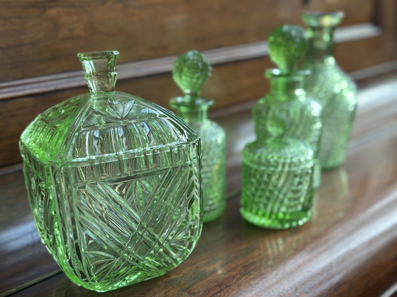 Image 1 of Elegante set da toeletta in vetro uranio Art Déco – 5 pezzi – ca. anni '20-'30