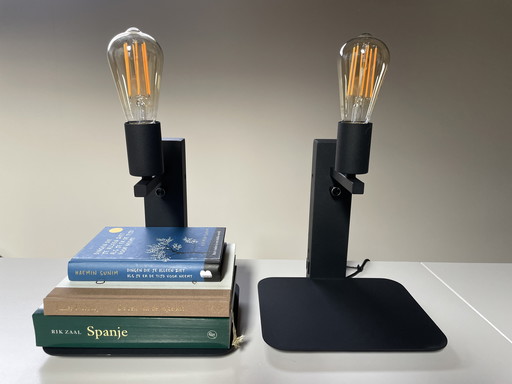 Set van 2 zwarte nachtkast- wandlampen met boekenplankje