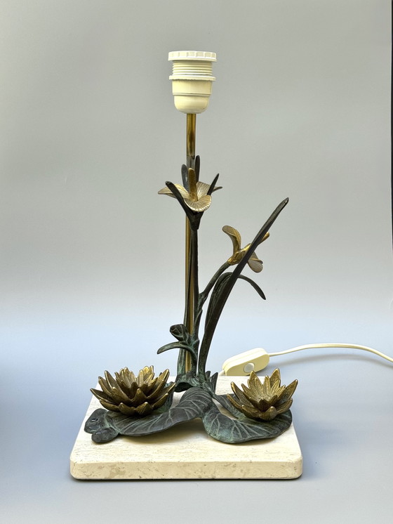 Image 1 of Lámpara de nenúfar de bronce de los años 70 sobre base de travertino - Inspirada en el Art Nouveau