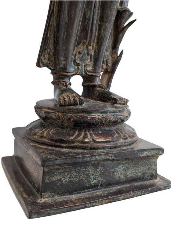 Image 1 of Lakshmi (Sri Devi) en bronze antique – Inde du Sud, XVIIe siècle