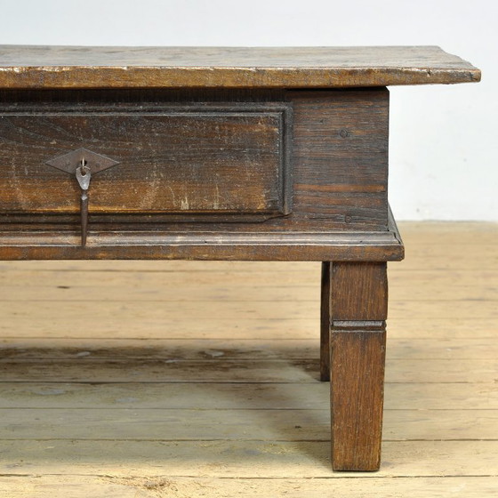 Image 1 of Oak coffee table, circa 1820
