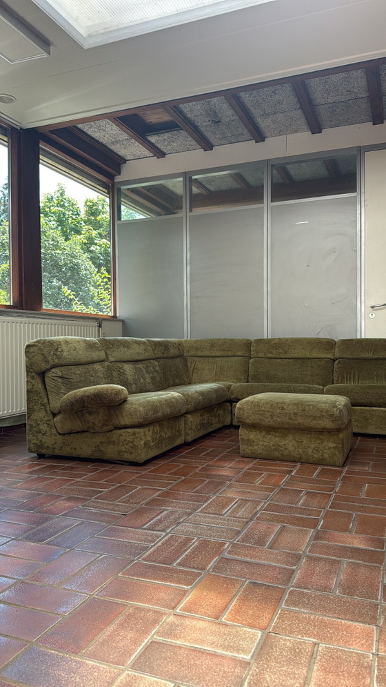 Image 1 of Vintage modulaire groene velours bankstel met
bijpassende fauteuil & poef