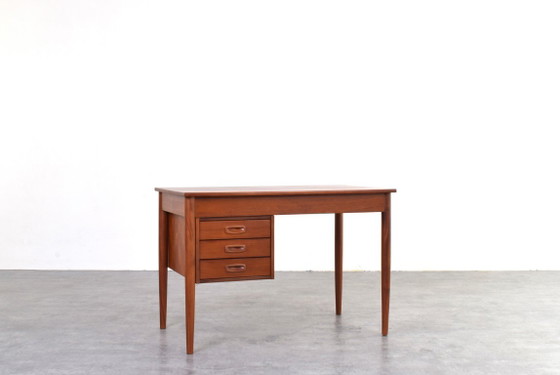 Escritorio danés de teca de estilo moderno de mediados de siglo, década de 1960. – Wood (photo 2 of 16)