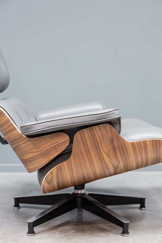 Image 1 of Sillón Eames + otomana