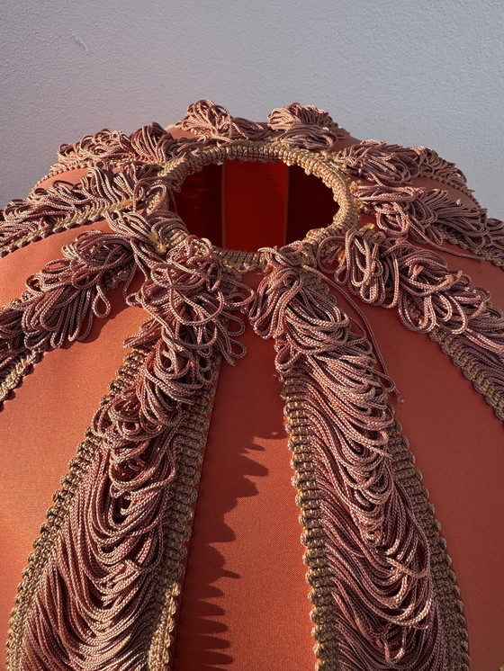 Image 1 of Gran lámpara de los años 60 en forma de campana con pantalla con flecos