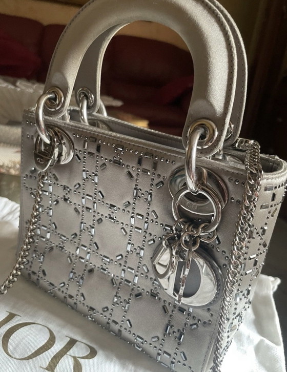 Borsa Mini Lady Dior in raso e cristalli strass con motivo Cannage – Borse a mano, Cristallo, Metallo (photo 2 of 15)
