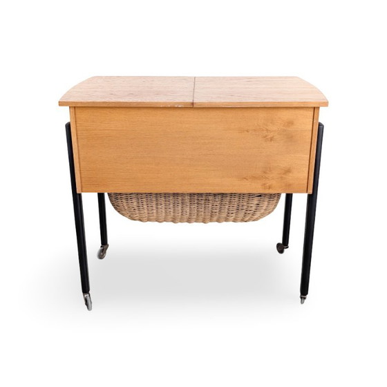 Originele bijzettafel/naaiwagen uit het midden van de vorige eeuw, walnoothout, vintage uit de jaren 60 (photo 6 of 10)