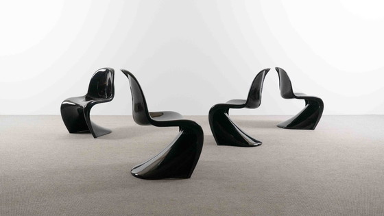 Image 1 of SET VAN 4 PANTON STOELEN IN ZWART, ONTWORPEN DOOR VERNER PANTON VOOR HERMAN MILLER, 1971