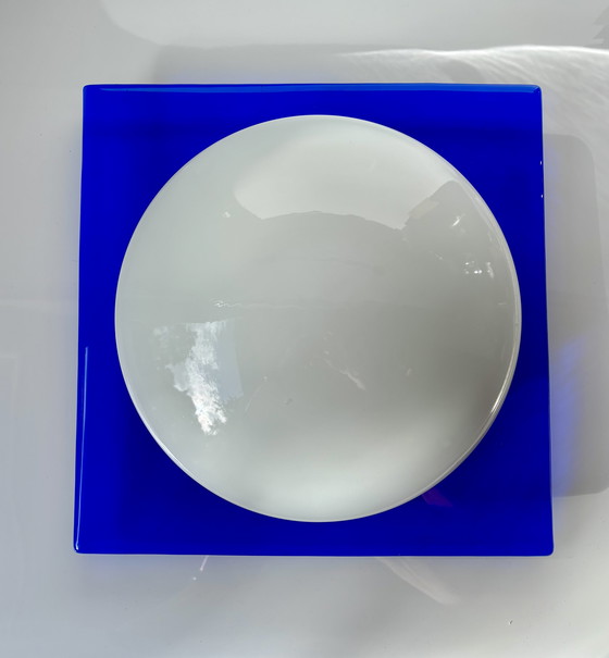 Image 1 of Paire de plafonniers en verre postmodernes, bleu cobalt et blanc opale – années 1980