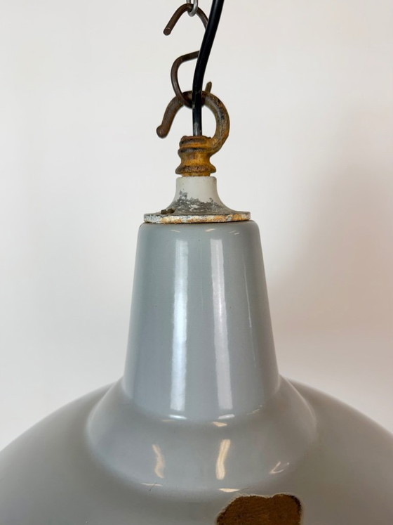 Industrial British Grey Enamel Factory Pendant Lamp, 1960s – Iron (photo 4 of 17)