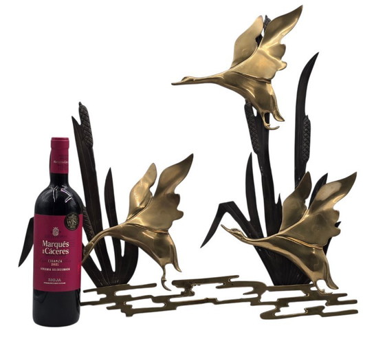 Image 1 of Grande sculpture murale vintage en laiton, représentant un vol d'oiseau.