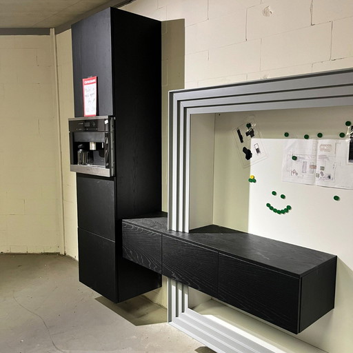 salta con il pensile della macchina da caffè Miele