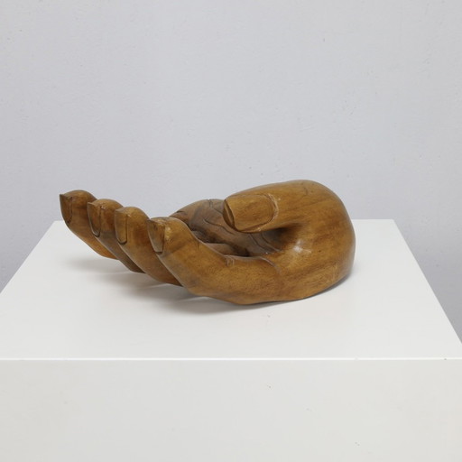 Objet Main sculptant en bois, années 1980
