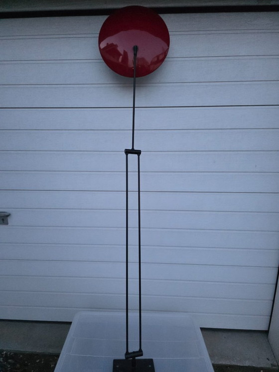 Image 1 of Lámpara de pared Queens Gallery Utrecht. Modelo raro. Roja, metal. Décadas de 1970/1980.
