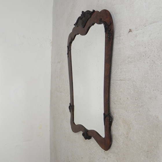 Image 1 of Miroir romantique avec verre poli dans un cadre en noyer, 1942