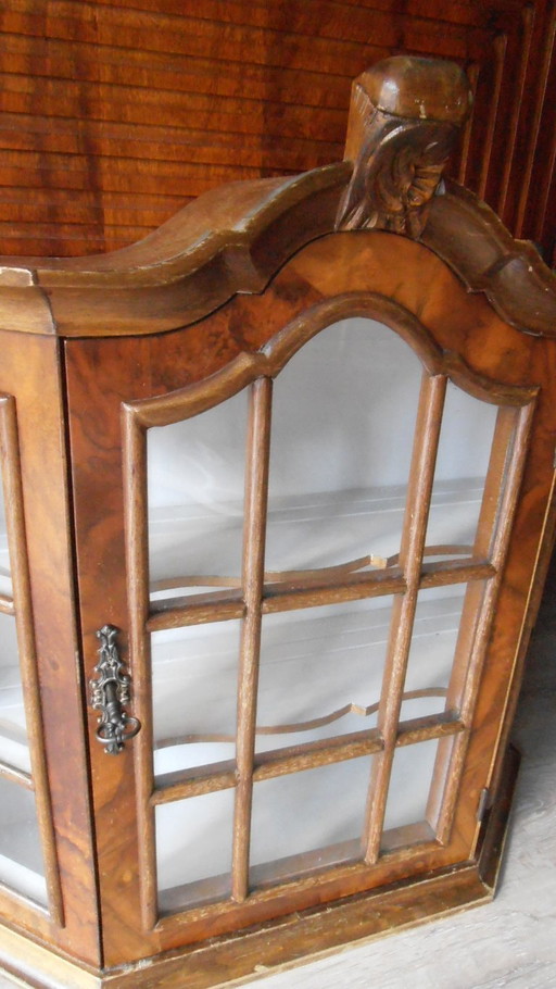 Classic Vintage display case walnut front, with key