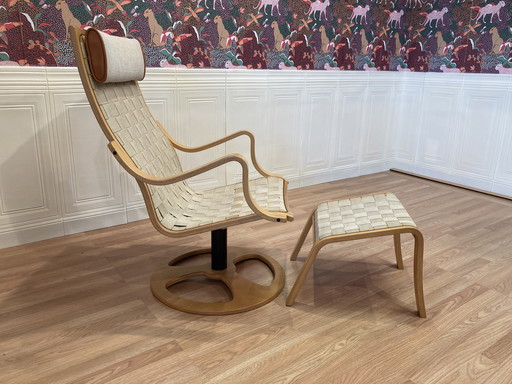 Drehsessel mit Ottoman skandinavisches Design.