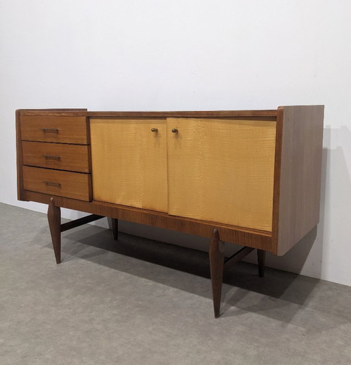 Sideboard aus der Mitte des Jahrhunderts
