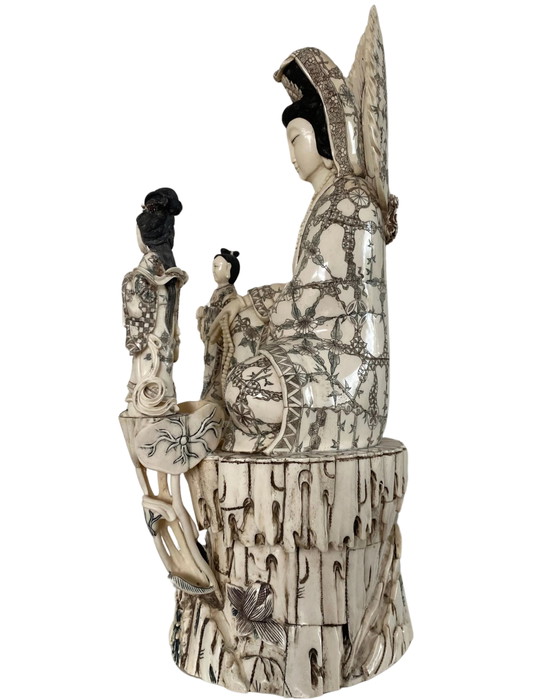 Guanyin china antigua con Shancai y Longnü – Finales de Qing – Hueso tallado – 60 cm – Esculturas (photo 7 of 11)