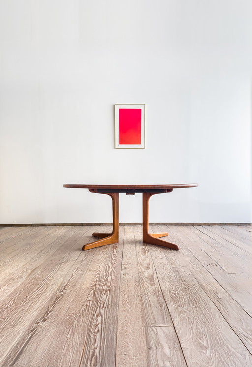 Large Mid - Century Modern Danish Oval Dining Table in Teakwood