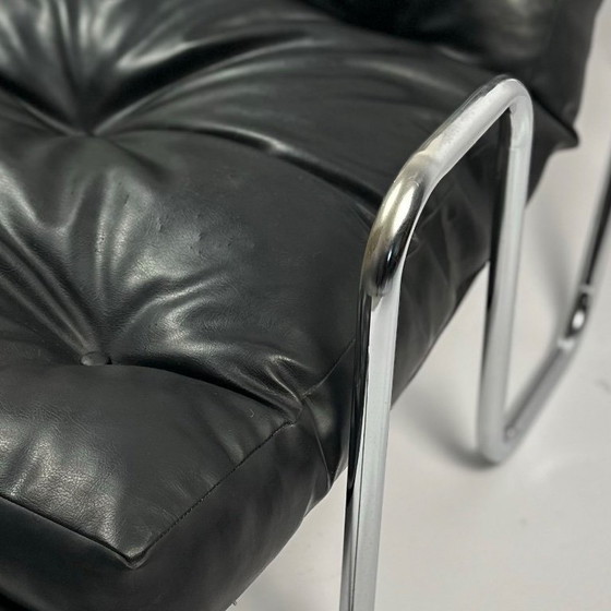 Image 1 of Poltrona vintage nera anni '70 con base cromata
