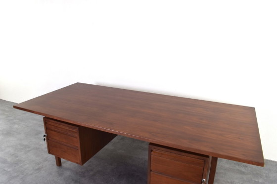 Mid-Century Large American Walnut Executive Desk – Wood (photo 18 of 18)
