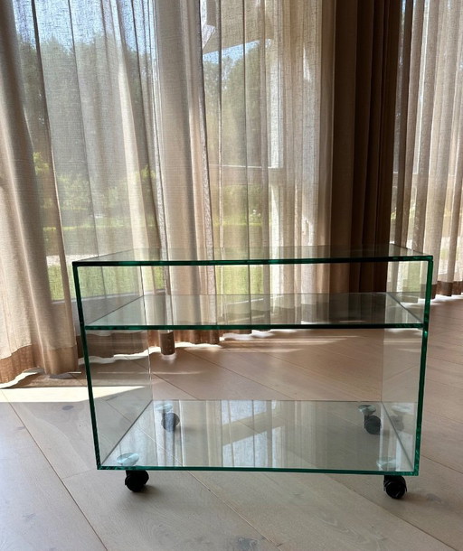 Meuble TV moderne en verre par Dabudae Fae
