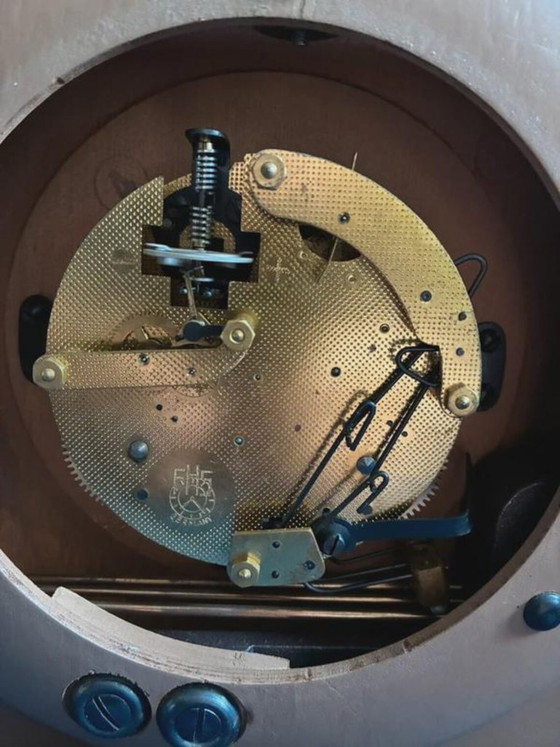 Orologio da parete sospeso Hermle, cassa in legno con dettagli in ottone, anni '50, Kienzle, Oggetti decorativi (foto 8 di 8)