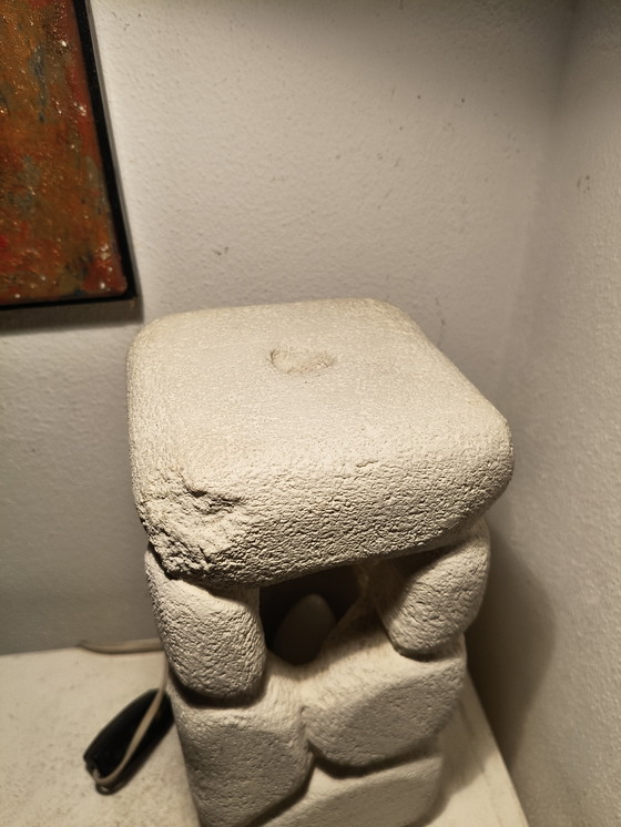 Image 1 of Mid century modern vintage design Franse brutalist Gard natuursteen tafellamp van ontwerper en beeldhouwer Albert Tormos 