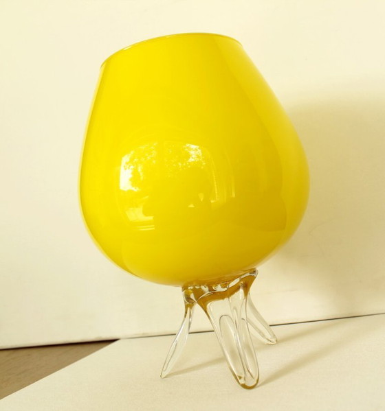 Empoli Tripod Vase Yellow Opal Glass, MCM Italy 1960s/1970s (photo 6 of 14)