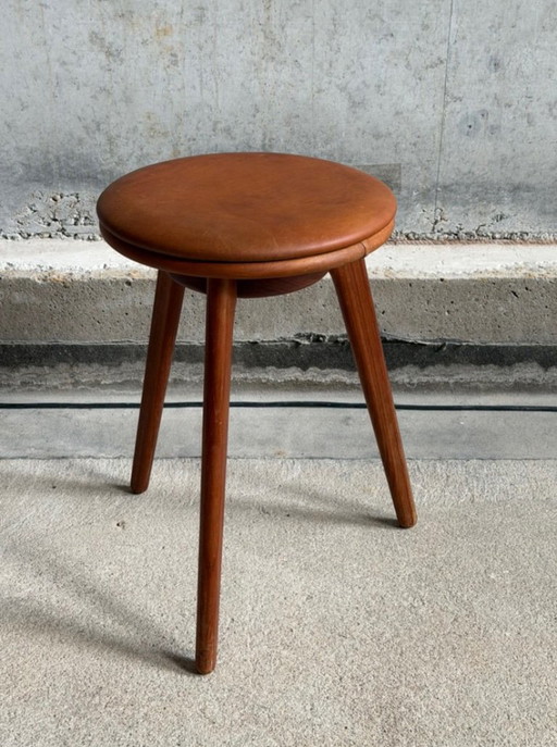 Rare Stool by Erik Buck Model SJ.08 for Domus Dancia Denmark – krukjes, Leather, Wood (photo 2 of 5)