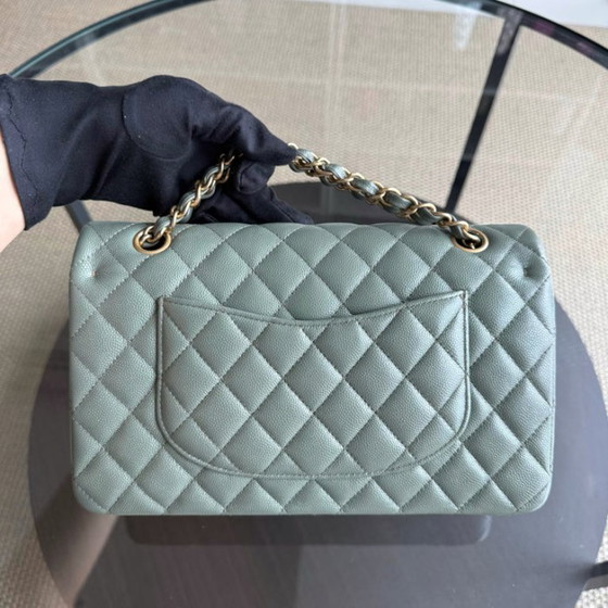 Image 1 of Chanel Classic Flap Medium - Caviar 25CM Gewatteerd generfd kalfsleer Lichtblauwgroen Goudkleurige hardware Serie 25