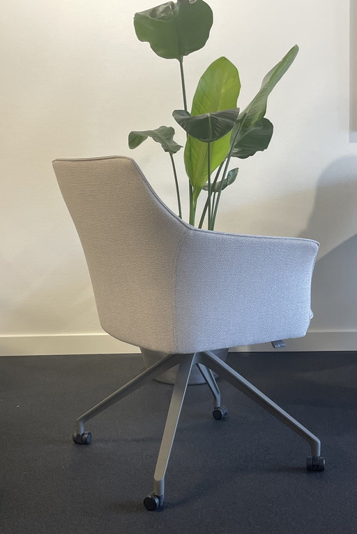 Leolux Mara Twist Chair (1) Senso Dawn
