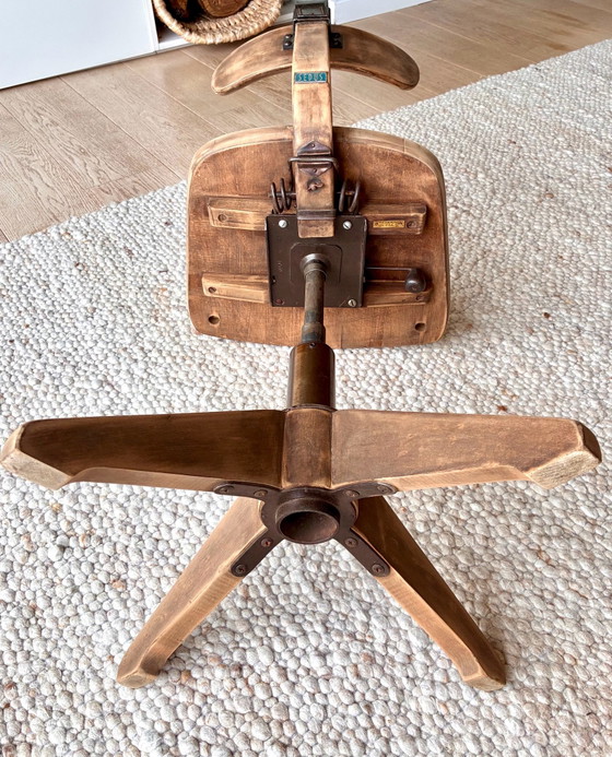Silla de taller SEDUS de madera original numerada – Sillas giratorias (photo 6 of 8)