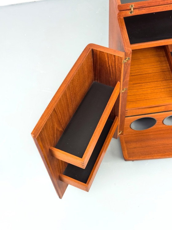 Image 1 of Mueble bar de teca de Illum Wikkelsø para CFC Silkeborg, años 60