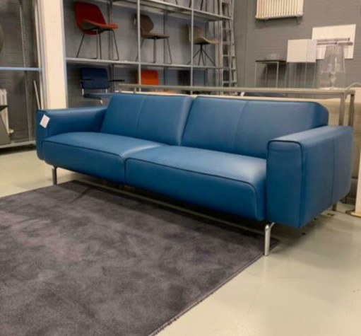 Sofá Pode Melloo de cuero azul
